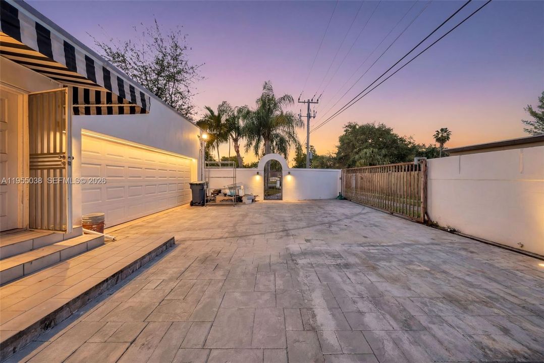 Active With Contract: $1,750,000 (5 beds, 4 baths, 3253 Square Feet)