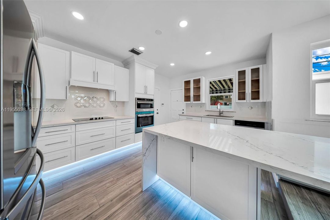 Active With Contract: $1,750,000 (5 beds, 4 baths, 3253 Square Feet)