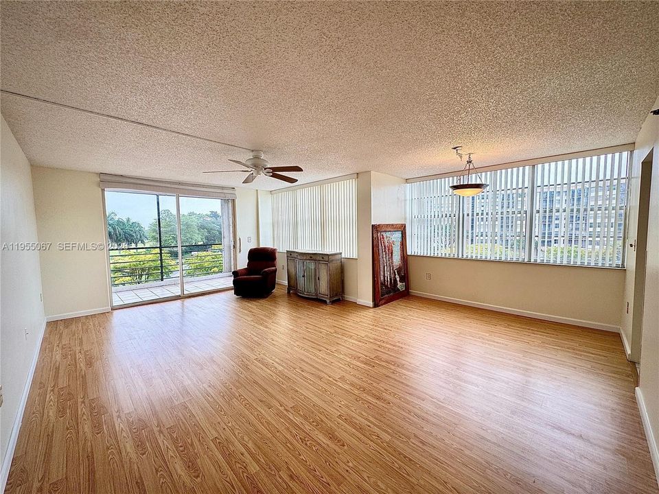 For Sale: $147,000 (2 beds, 2 baths, 1120 Square Feet)