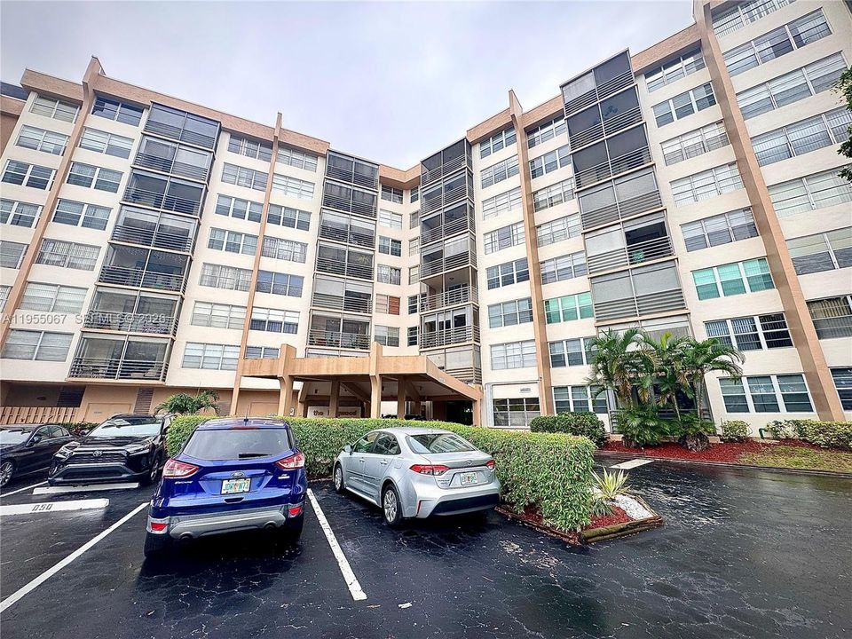For Sale: $147,000 (2 beds, 2 baths, 1120 Square Feet)