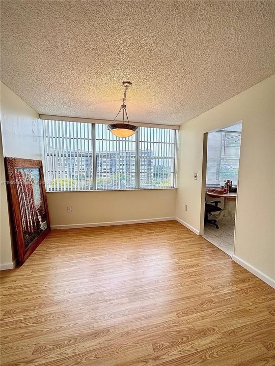 For Sale: $147,000 (2 beds, 2 baths, 1120 Square Feet)