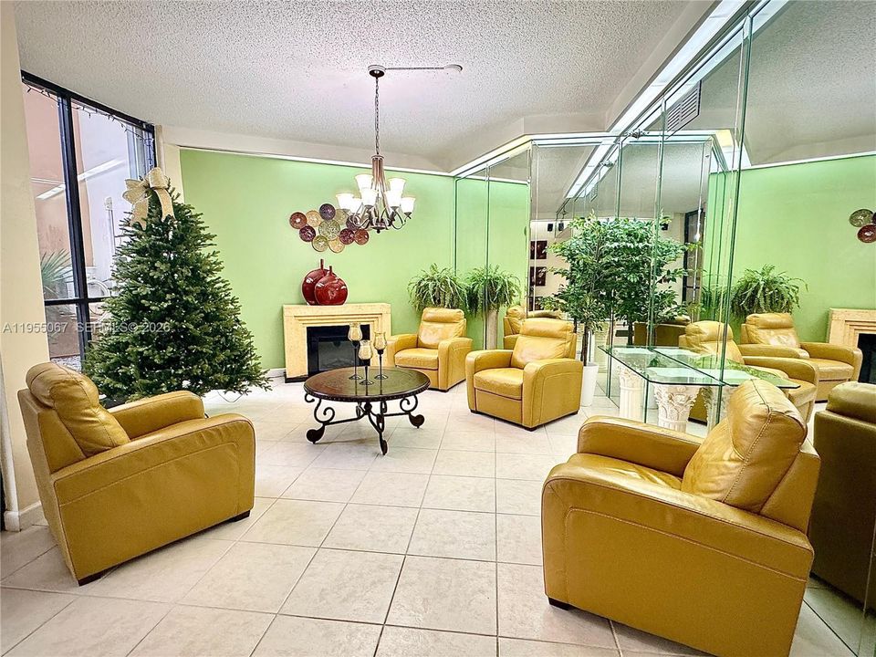 For Sale: $147,000 (2 beds, 2 baths, 1120 Square Feet)