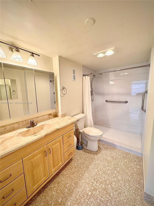 For Sale: $147,000 (2 beds, 2 baths, 1120 Square Feet)