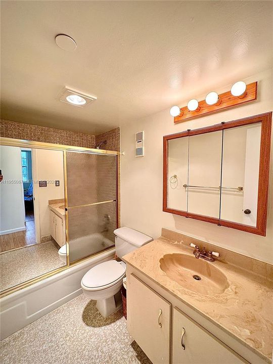 For Sale: $147,000 (2 beds, 2 baths, 1120 Square Feet)
