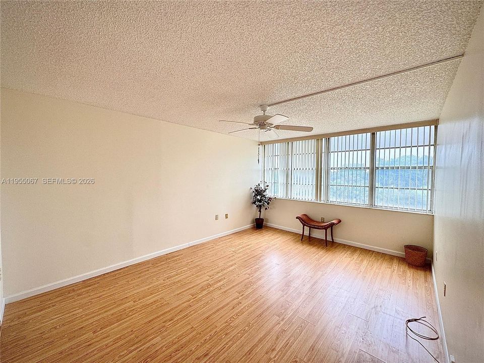 For Sale: $147,000 (2 beds, 2 baths, 1120 Square Feet)