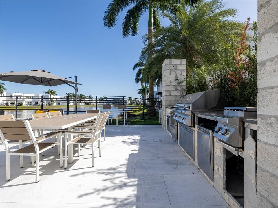 For Sale: $3,399,000 (6 beds, 7 baths, 4874 Square Feet)