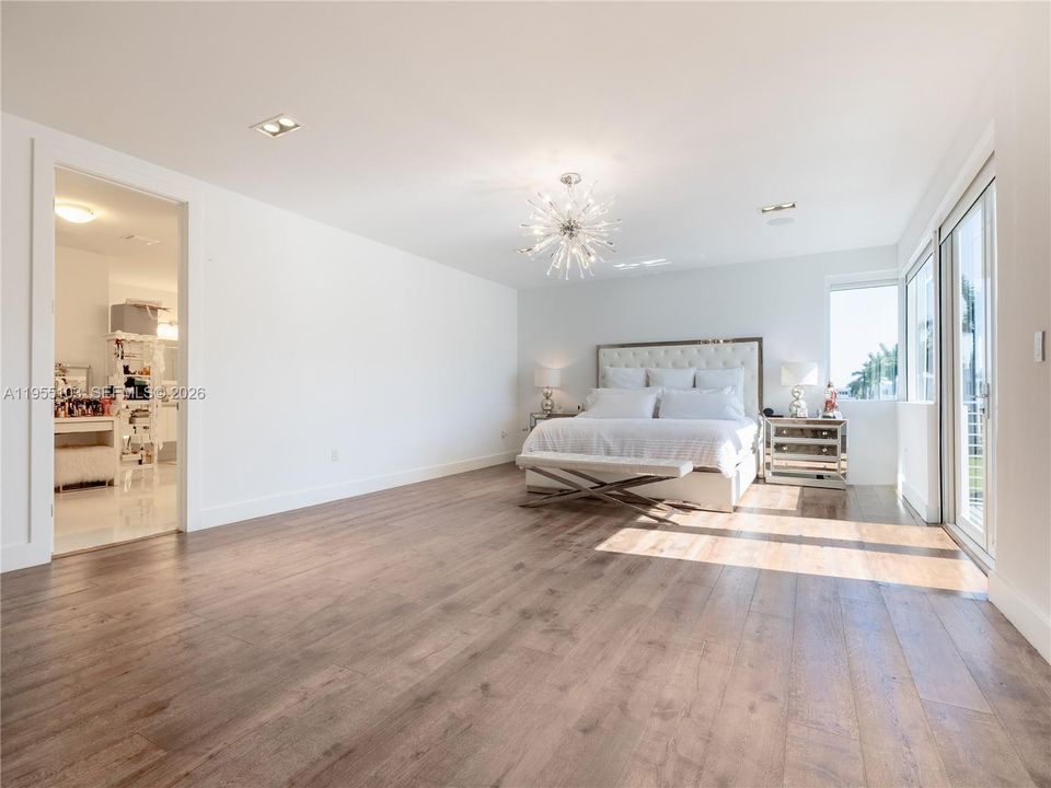 For Sale: $3,399,000 (6 beds, 7 baths, 4874 Square Feet)