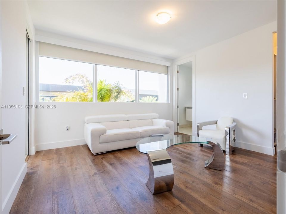 For Sale: $3,399,000 (6 beds, 7 baths, 4874 Square Feet)