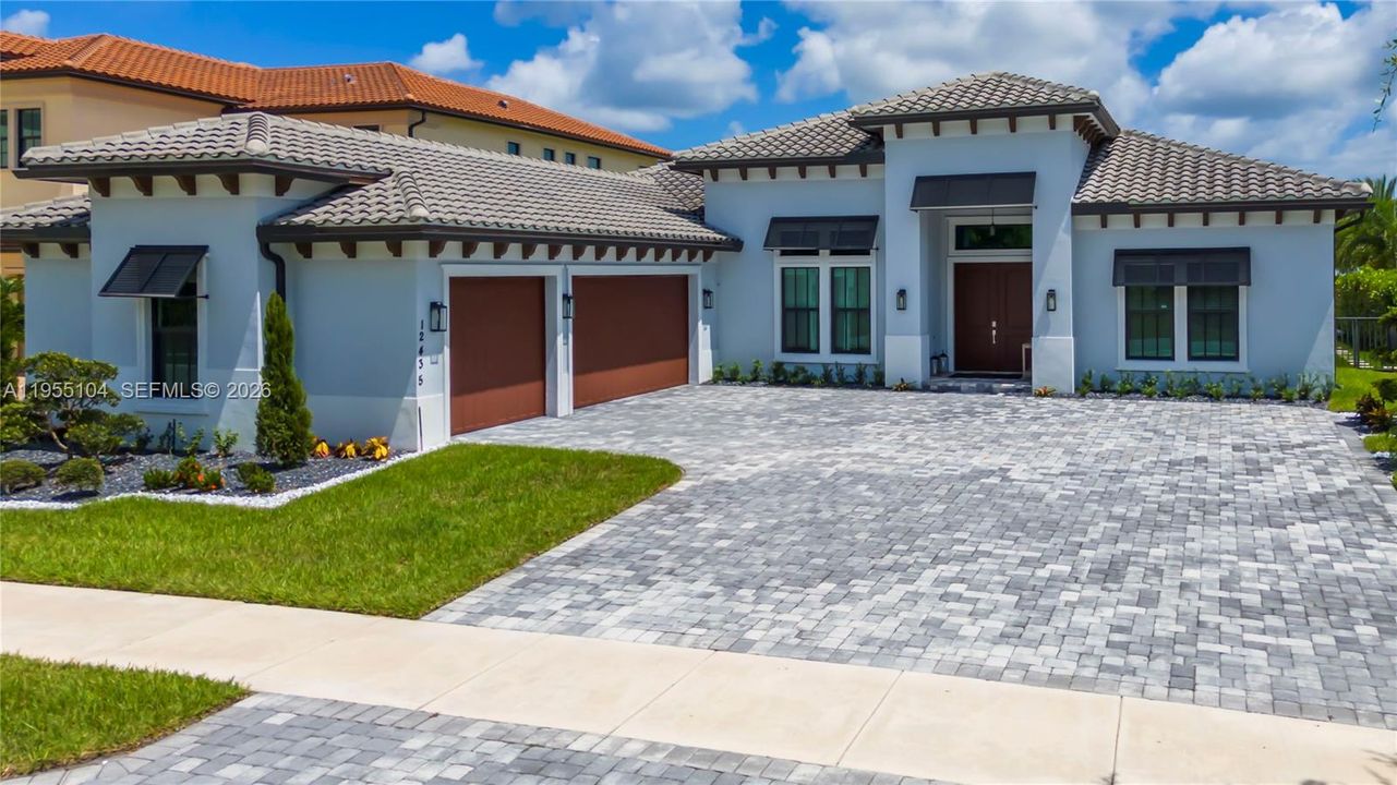 Vendido Recientemente: $2,199,000 (4 camas, 5 baños, 4065 Pies cuadrados)