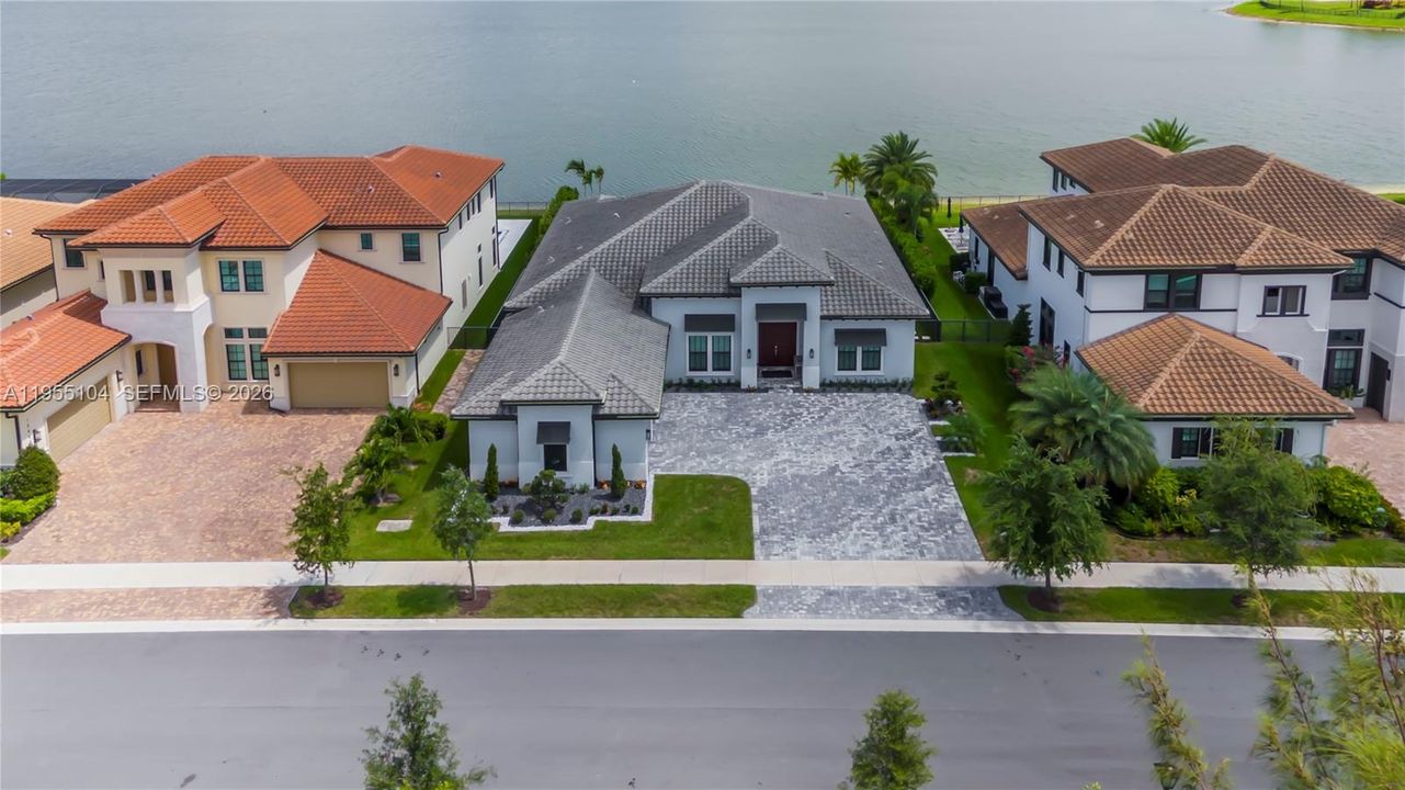 Vendido Recientemente: $2,199,000 (4 camas, 5 baños, 4065 Pies cuadrados)