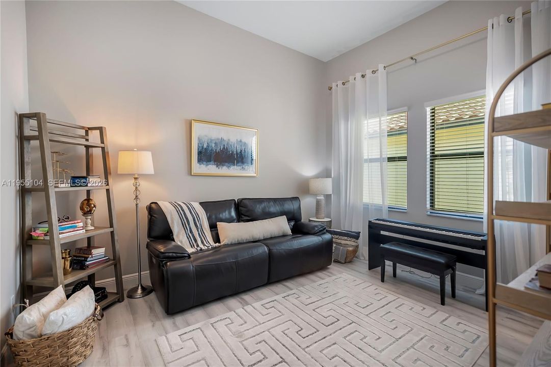 Vendido Recientemente: $2,199,000 (4 camas, 5 baños, 4065 Pies cuadrados)