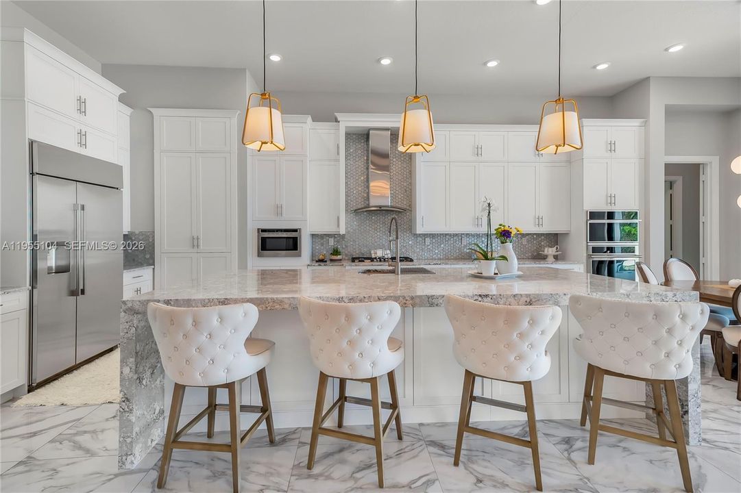 Vendido Recientemente: $2,199,000 (4 camas, 5 baños, 4065 Pies cuadrados)