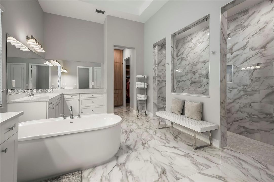 Vendido Recientemente: $2,199,000 (4 camas, 5 baños, 4065 Pies cuadrados)