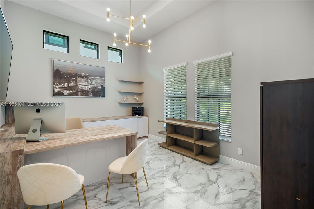 Vendido Recientemente: $2,199,000 (4 camas, 5 baños, 4065 Pies cuadrados)
