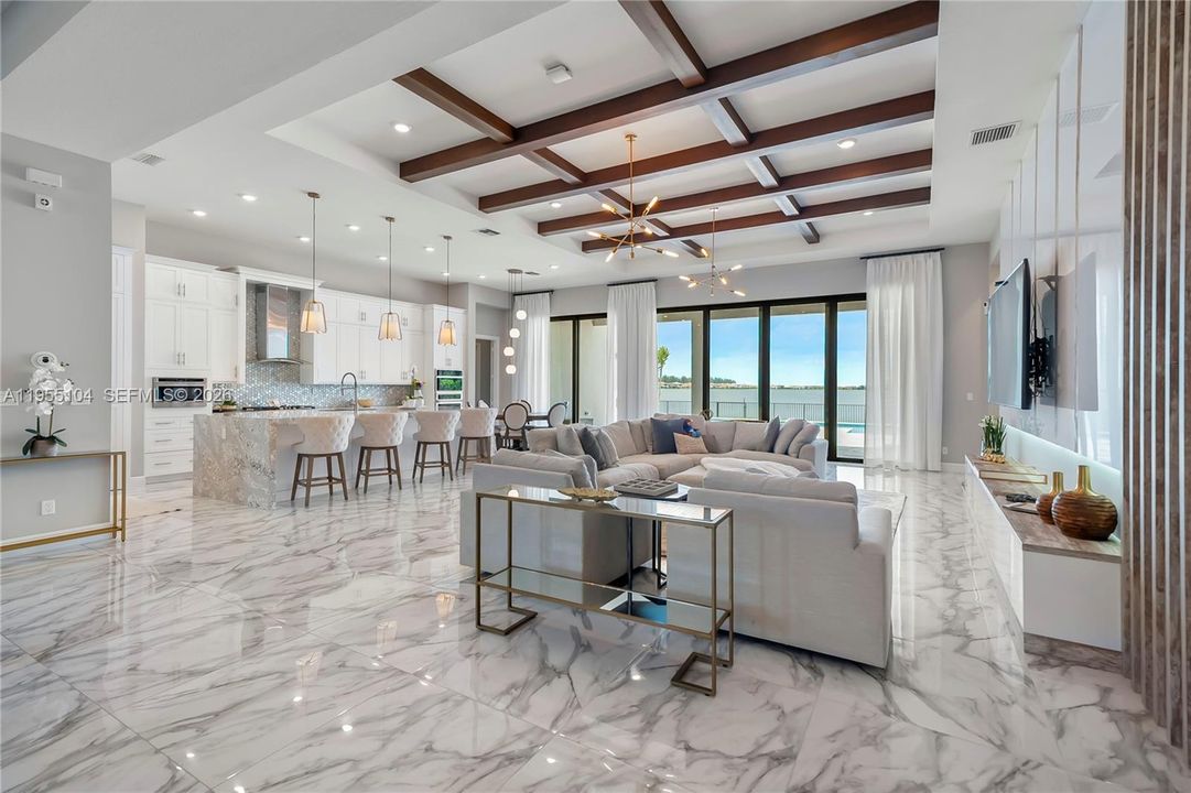 Vendido Recientemente: $2,199,000 (4 camas, 5 baños, 4065 Pies cuadrados)