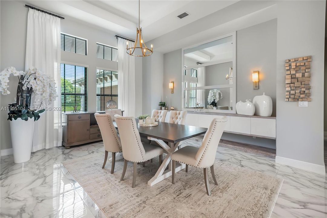 Vendido Recientemente: $2,199,000 (4 camas, 5 baños, 4065 Pies cuadrados)