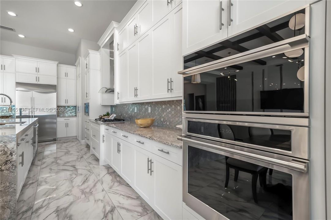 Vendido Recientemente: $2,199,000 (4 camas, 5 baños, 4065 Pies cuadrados)