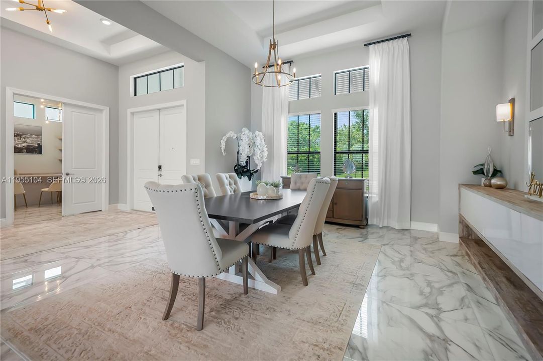 Vendido Recientemente: $2,199,000 (4 camas, 5 baños, 4065 Pies cuadrados)