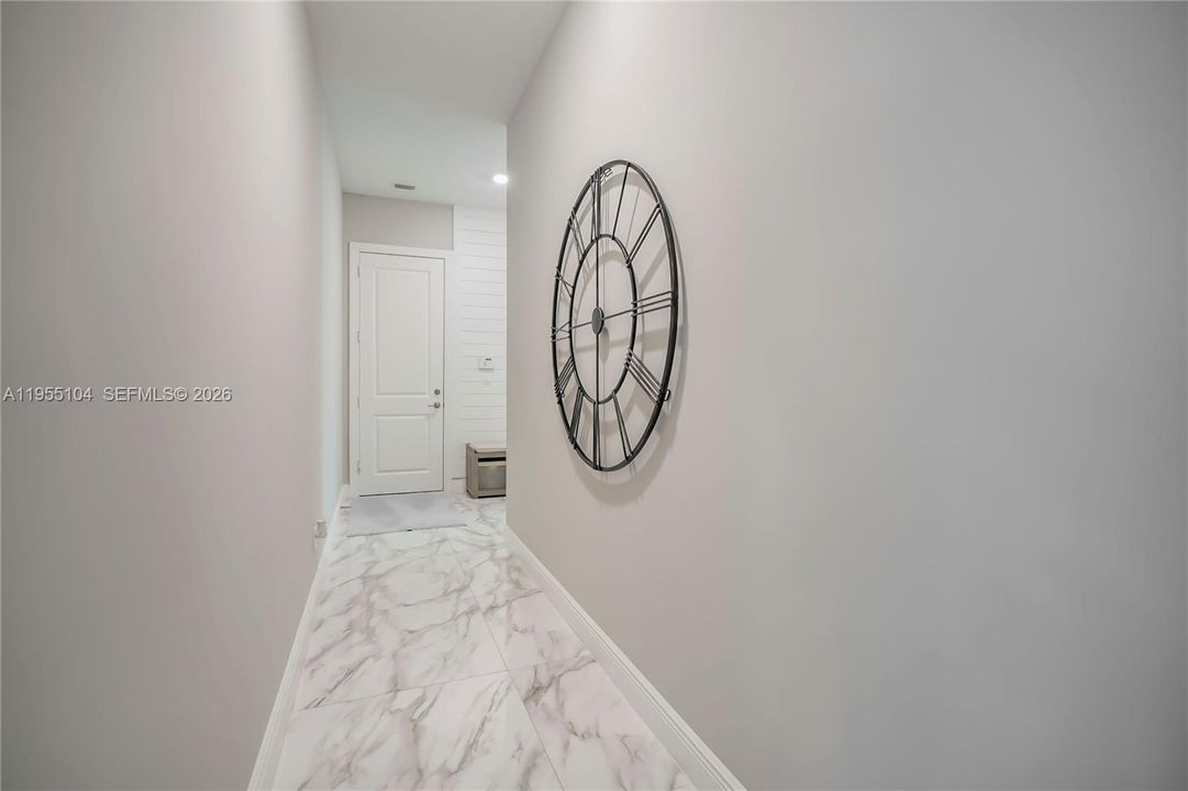 Vendido Recientemente: $2,199,000 (4 camas, 5 baños, 4065 Pies cuadrados)