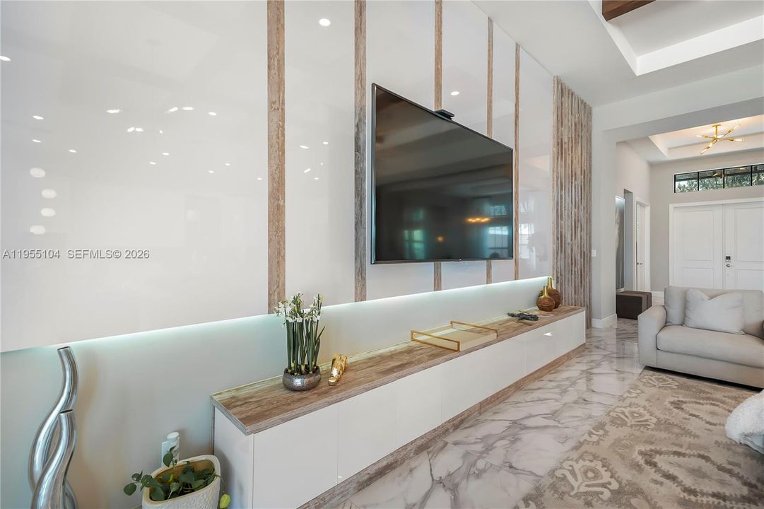 Vendido Recientemente: $2,199,000 (4 camas, 5 baños, 4065 Pies cuadrados)