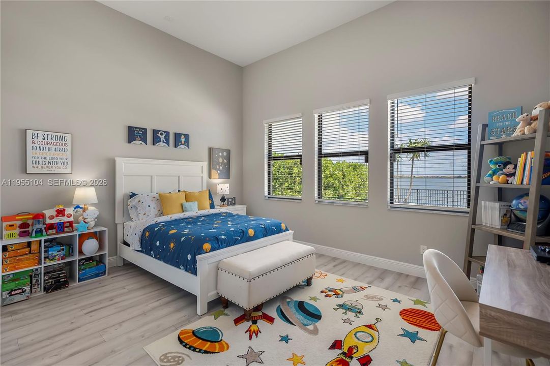 Vendido Recientemente: $2,199,000 (4 camas, 5 baños, 4065 Pies cuadrados)