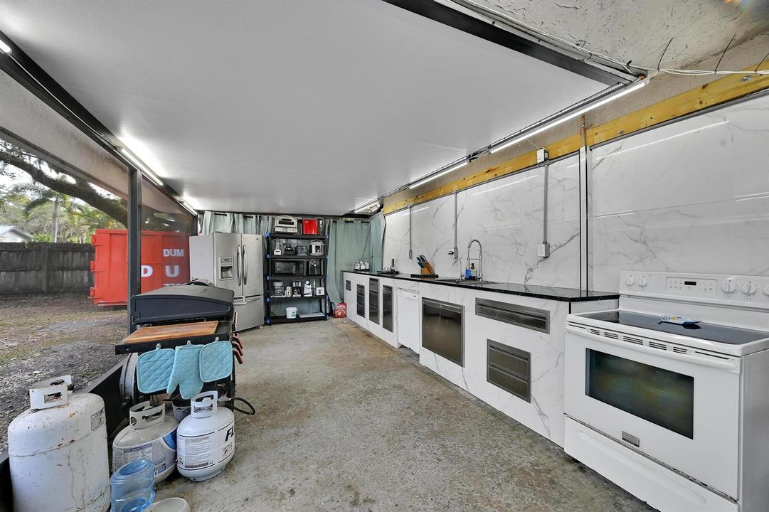 OUTDOOR KITCHEN