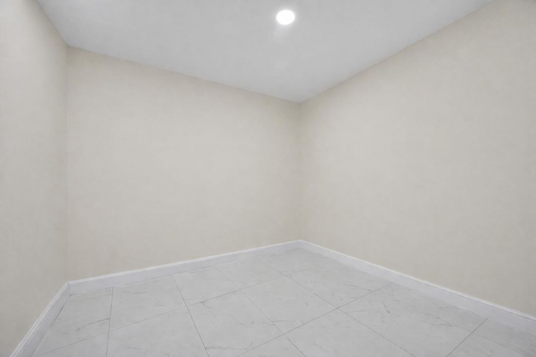 MIL KITCHENETTE AREA