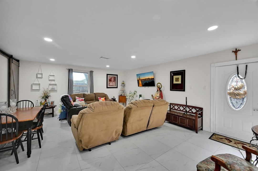 MIL LIVING ROOM