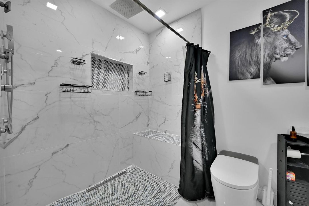 OWNERS SUITE BATH