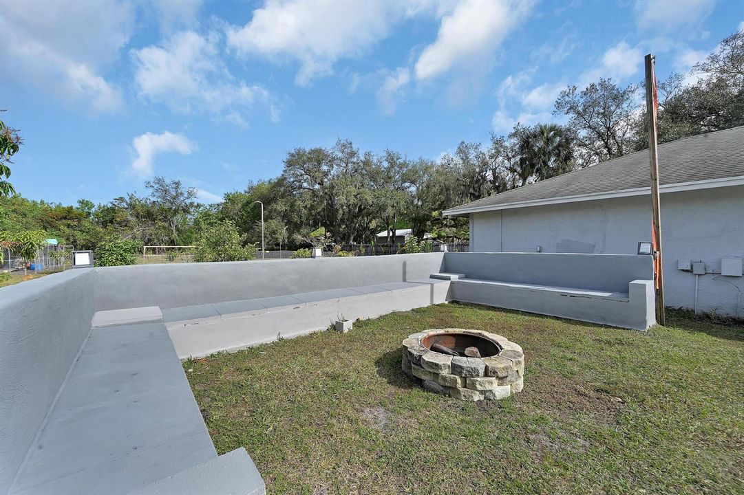 BENCH AREA & FIRE PIT
