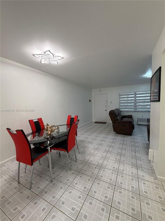 На продажу: $135,000 (1 спален, 1 ванн, 811 Квадратных фут)