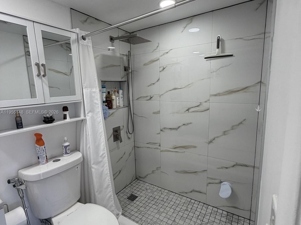 На продажу: $135,000 (1 спален, 1 ванн, 811 Квадратных фут)