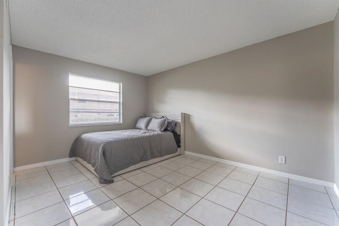 Woolf Realty_720 N Dixie--2