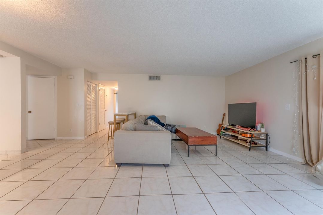 Woolf Realty_720 N Dixie--9
