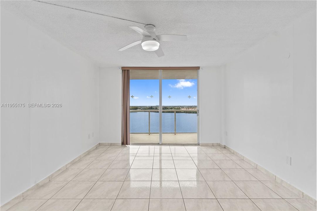Active With Contract: $180,000 (1 beds, 2 baths, 861 Square Feet)