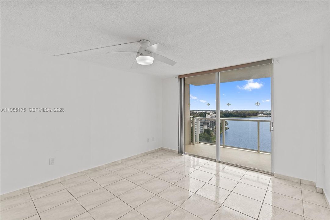 Active With Contract: $180,000 (1 beds, 2 baths, 861 Square Feet)