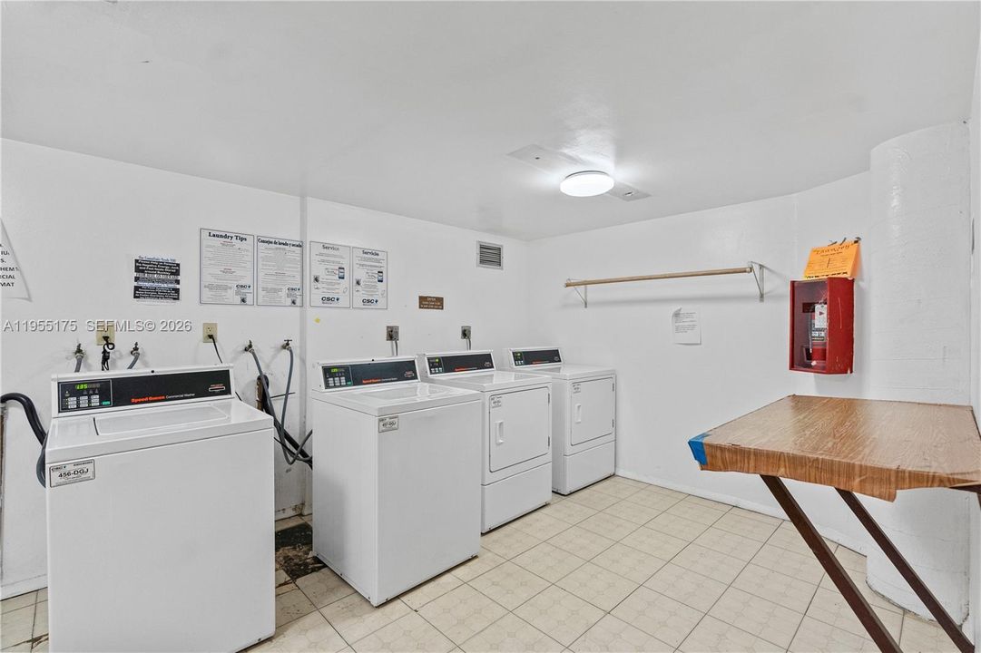 Active With Contract: $180,000 (1 beds, 2 baths, 861 Square Feet)
