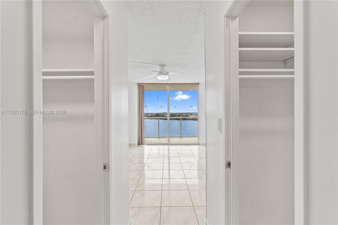 Active With Contract: $180,000 (1 beds, 2 baths, 861 Square Feet)