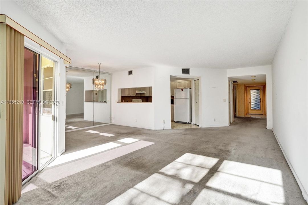 For Sale: $144,900 (1 beds, 1 baths, 1045 Square Feet)