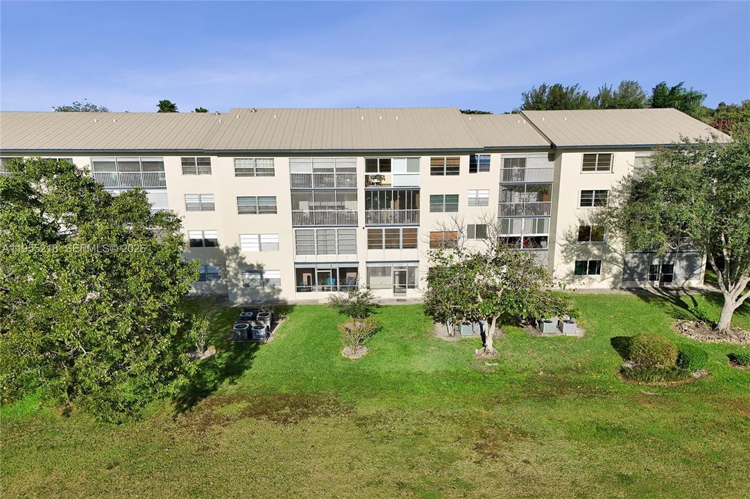 For Sale: $144,900 (1 beds, 1 baths, 1045 Square Feet)
