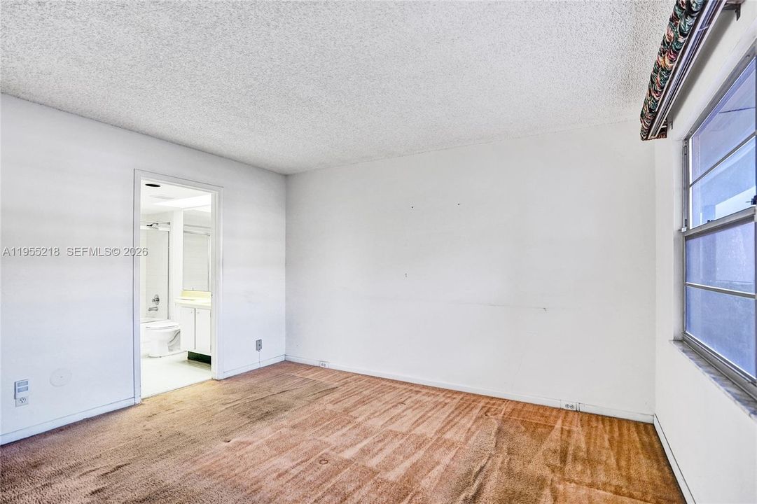 For Sale: $144,900 (1 beds, 1 baths, 1045 Square Feet)