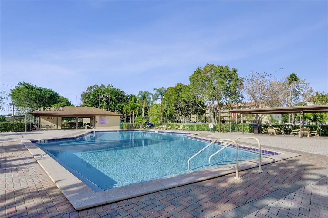 For Sale: $144,900 (1 beds, 1 baths, 1045 Square Feet)