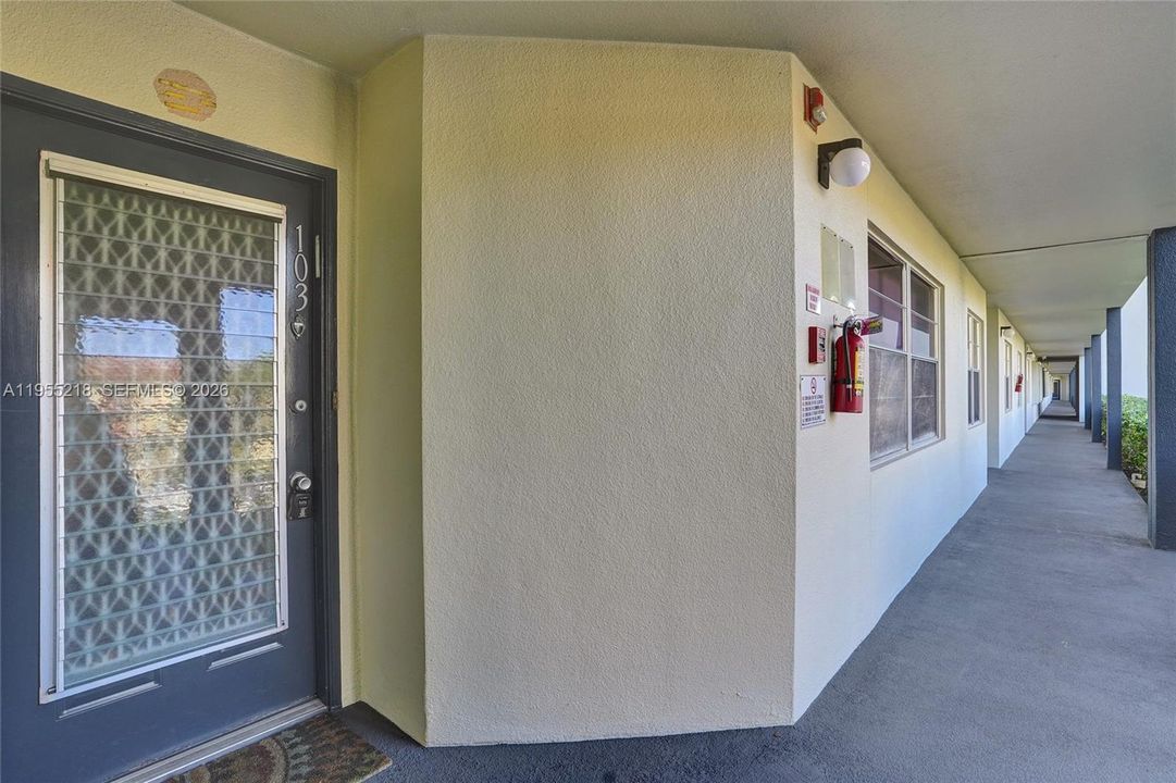 For Sale: $144,900 (1 beds, 1 baths, 1045 Square Feet)