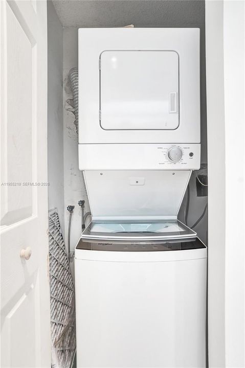 For Sale: $144,900 (1 beds, 1 baths, 1045 Square Feet)