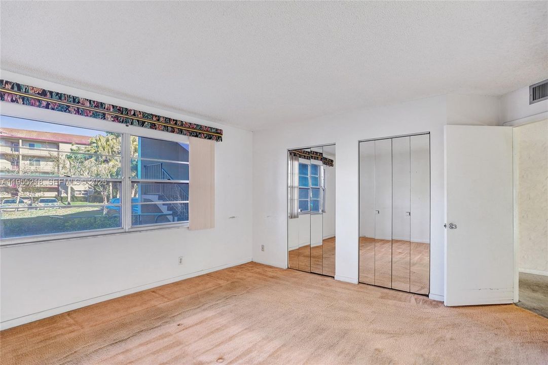 For Sale: $144,900 (1 beds, 1 baths, 1045 Square Feet)
