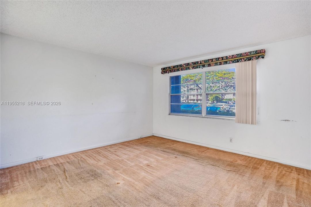 For Sale: $144,900 (1 beds, 1 baths, 1045 Square Feet)