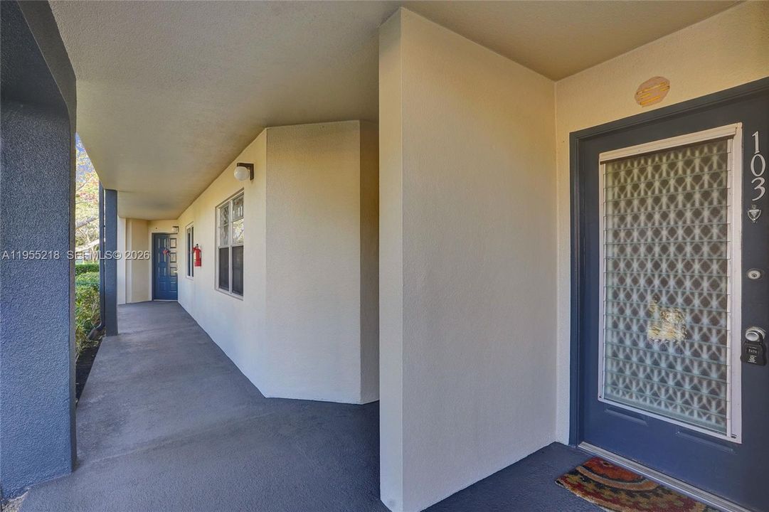 For Sale: $144,900 (1 beds, 1 baths, 1045 Square Feet)