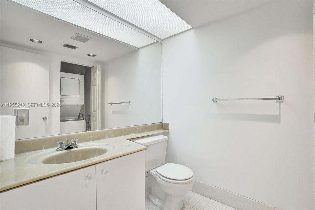For Sale: $144,900 (1 beds, 1 baths, 1045 Square Feet)
