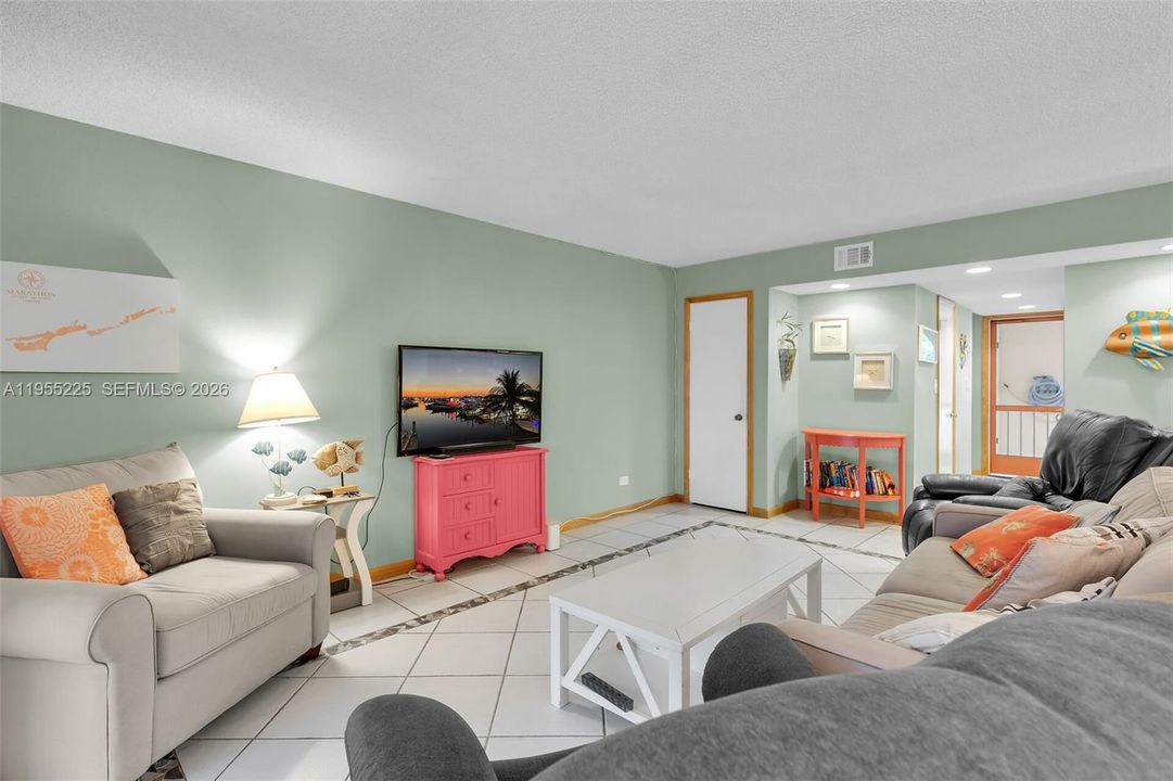 En Venta: $585,000 (3 camas, 2 baños, 1427 Pies cuadrados)