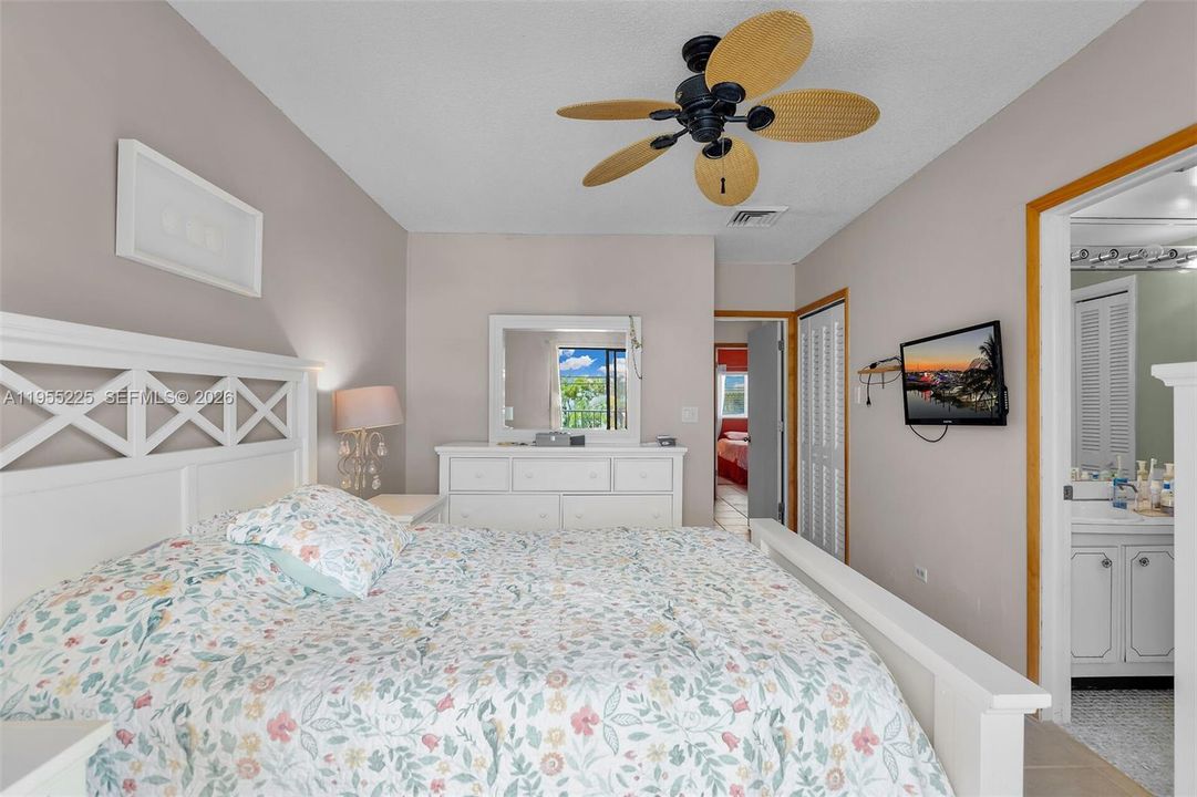 En Venta: $585,000 (3 camas, 2 baños, 1427 Pies cuadrados)